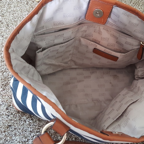 SOLD Michael Kors Navy And White Handbag - Picture 8 of 8